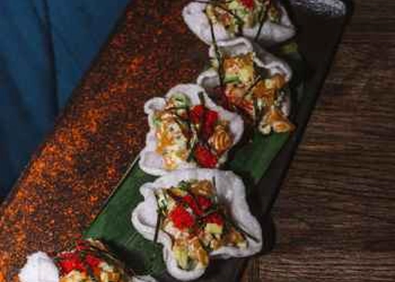 Тартар з лосося в рисових чіпсах - Young 