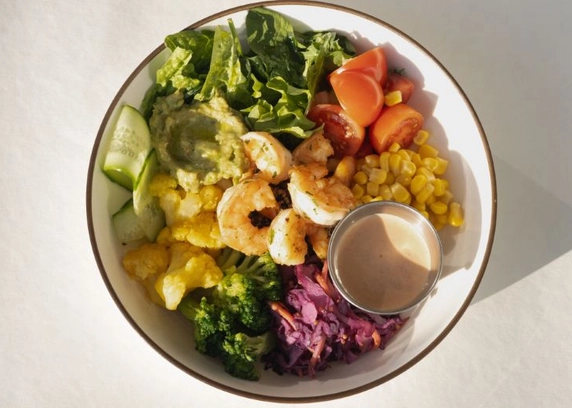 Зелений боул з креветками від Cafe Mone 