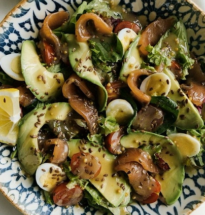 Бенкет Салат з слабосоленим лососем та авокадо від Na Nebi 