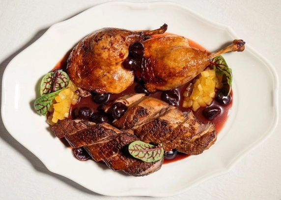 Бенкет - Качка з вишнею та яблучним чатні на 4-ох - Na Nebi 