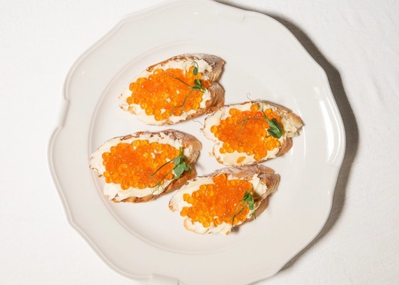 Брускети з ікрою лосося 4 шт від Na Nebi 