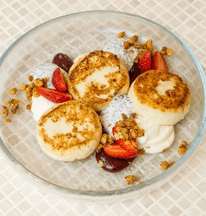 Сирники з маковим кремом від DIM Bakery 