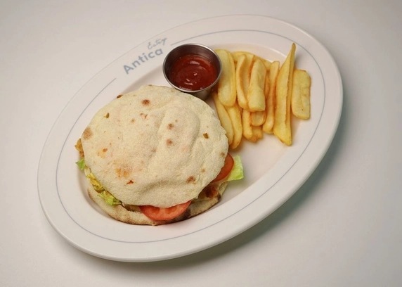 Бургер з курячим стегном від ANTICA Eatery 