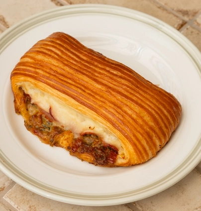 Пліє з шинкою від DIM Bakery 