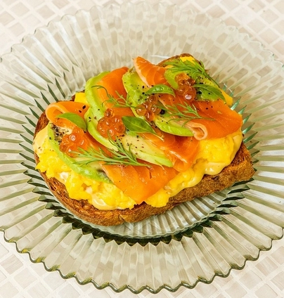 Авокадо тост від DIM Bakery 