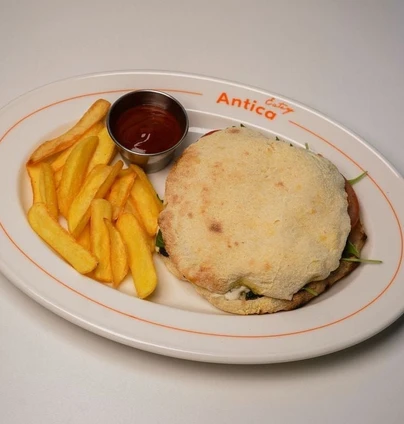 Бургер з індичкою від ANTICA Eatery 