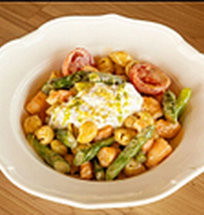 Паста з креветками та страчателою  від Na Nebi 