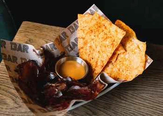 Бастурма з чіпсами начос від Пасаж Адлєра 