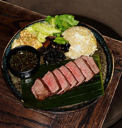 Філе міньйон зі смаженим рисом від Young 