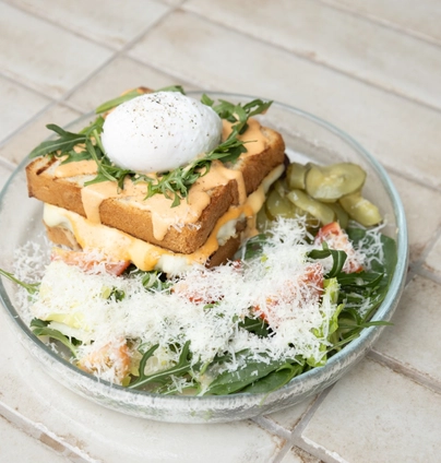 Французький тост з пастрамі від DIM Bakery 