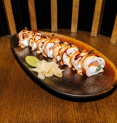 Рол з вугрем та лососем від Young 