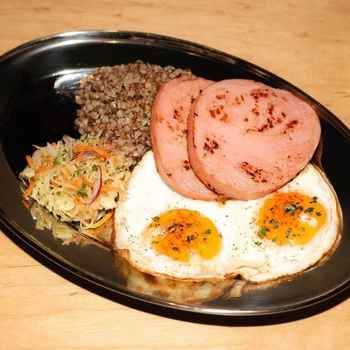 Сніданок з ковбасою