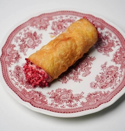 Канолі з малиною від ANTICA Eatery 