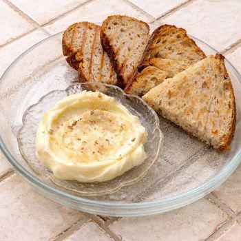 Збите масло з хлібом