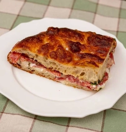 Фокачча з салямі від DIM Bakery 
