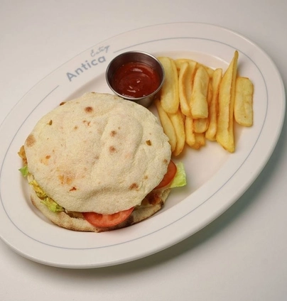 Бургер з курячим стегном від ANTICA Eatery 