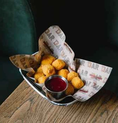Cheese Balls з ягідним соусом від Пасаж Адлєра 