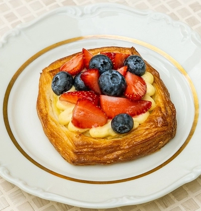 Даніш ягідний від DIM Bakery 