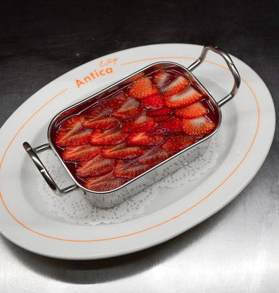 Д Тірамісу полуничне від ANTICA Eatery 