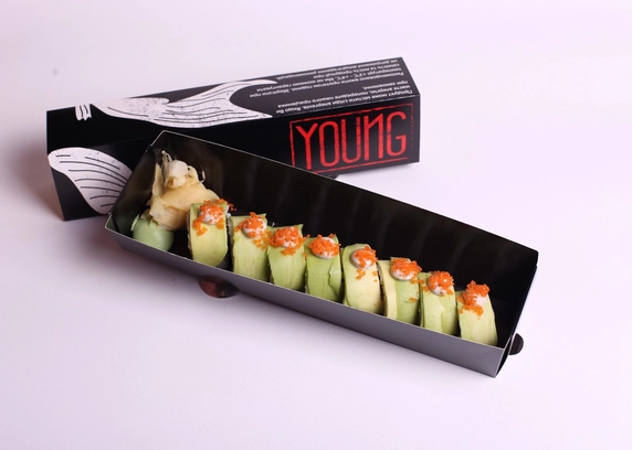 Рол з авокадо та креветкою темпура - Young 