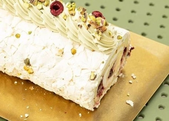 РУЛЕТ меренговий фісташковий половина 650 г від DIM Bakery 