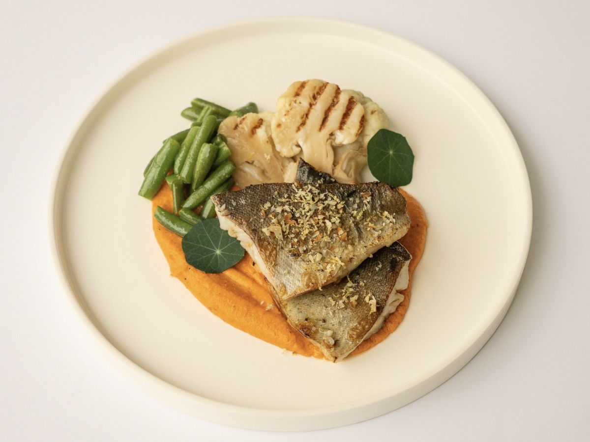 Філе форелі зі стейком із цвітної капусти