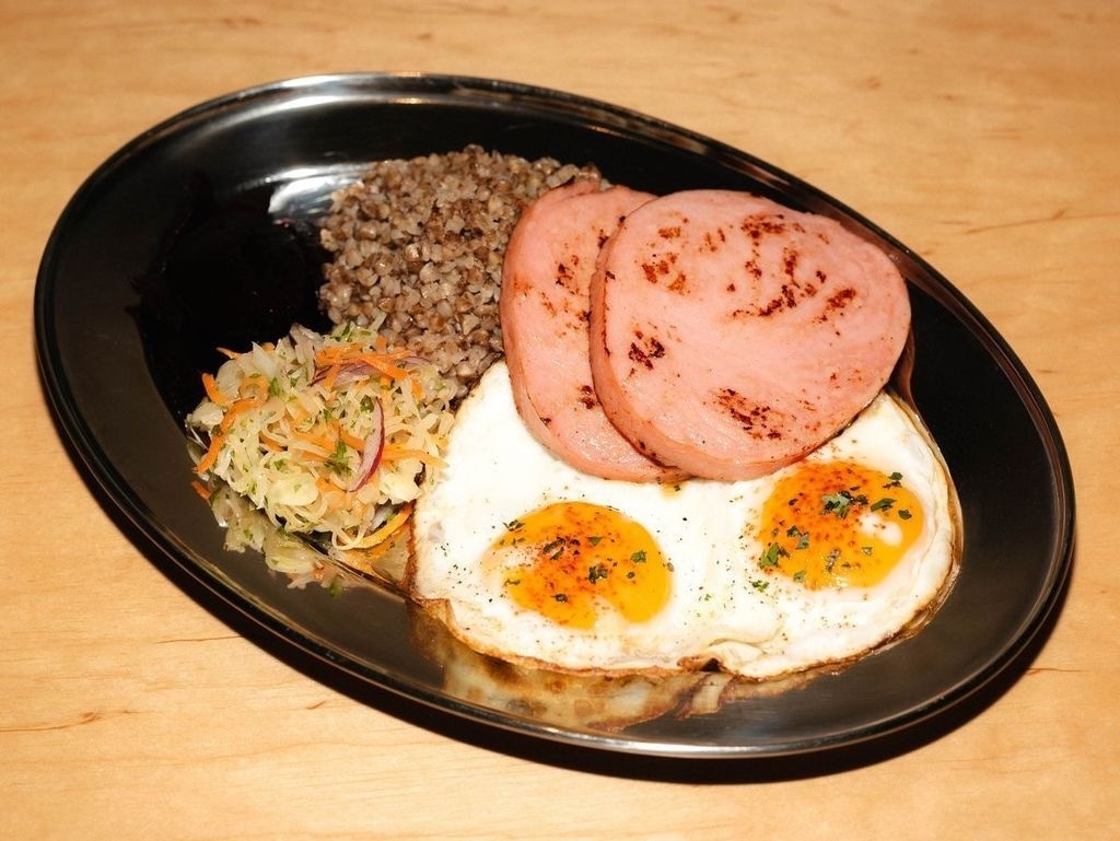Сніданок з ковбасою