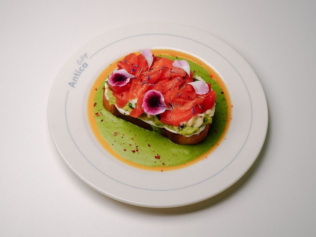 Тост з лососем