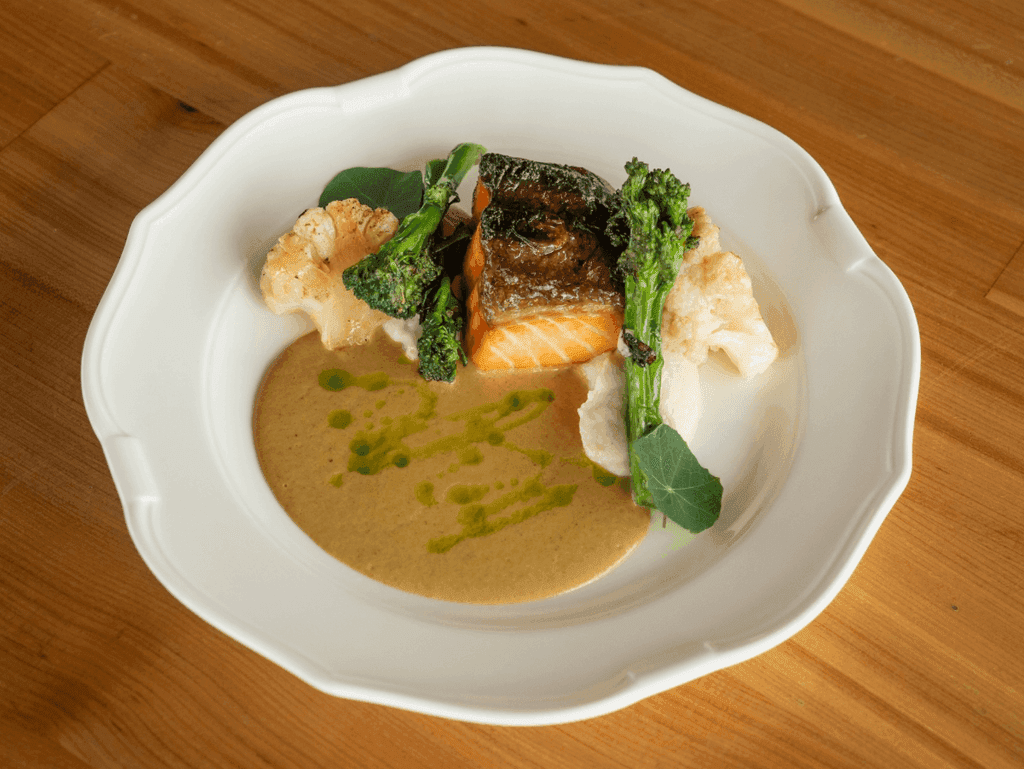 Стейк лосося гриль з броколіні