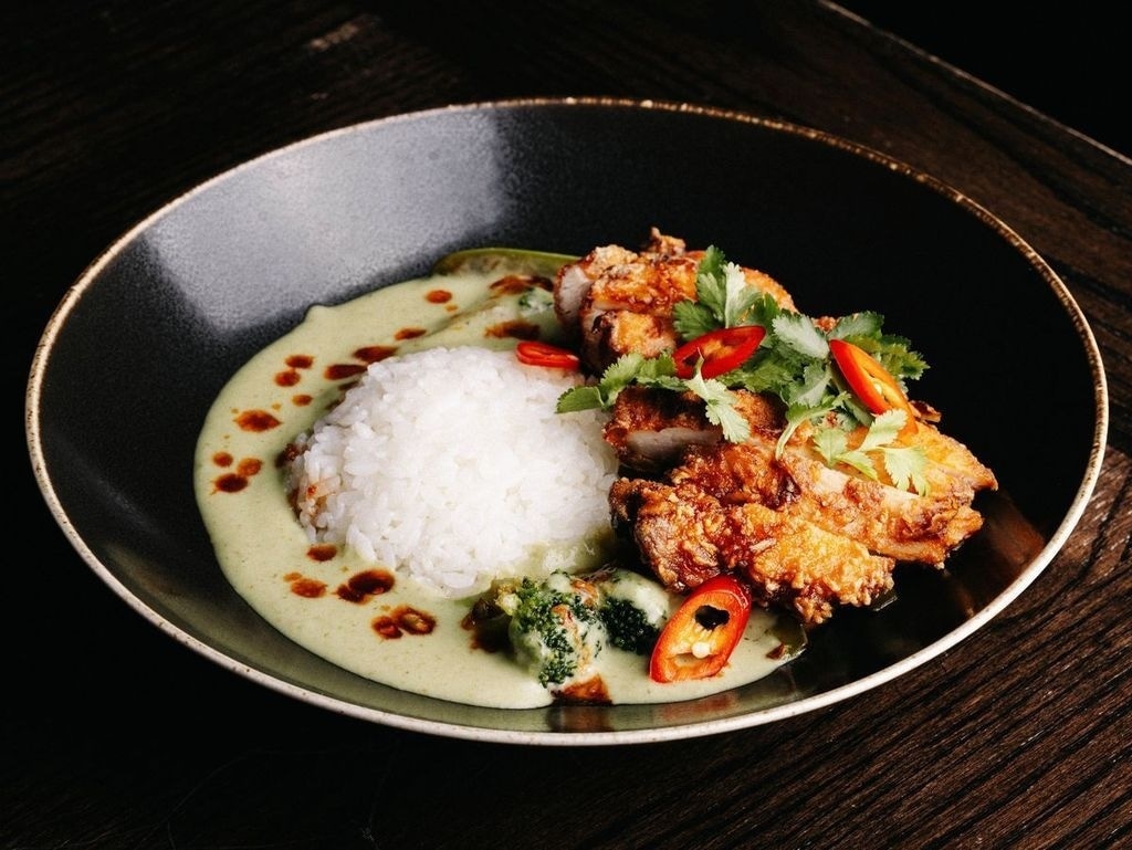 Зелене карі з куркою кацо