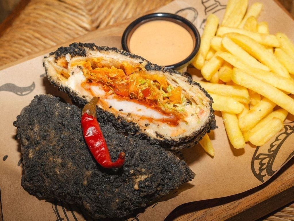 Бургер в чорному панко