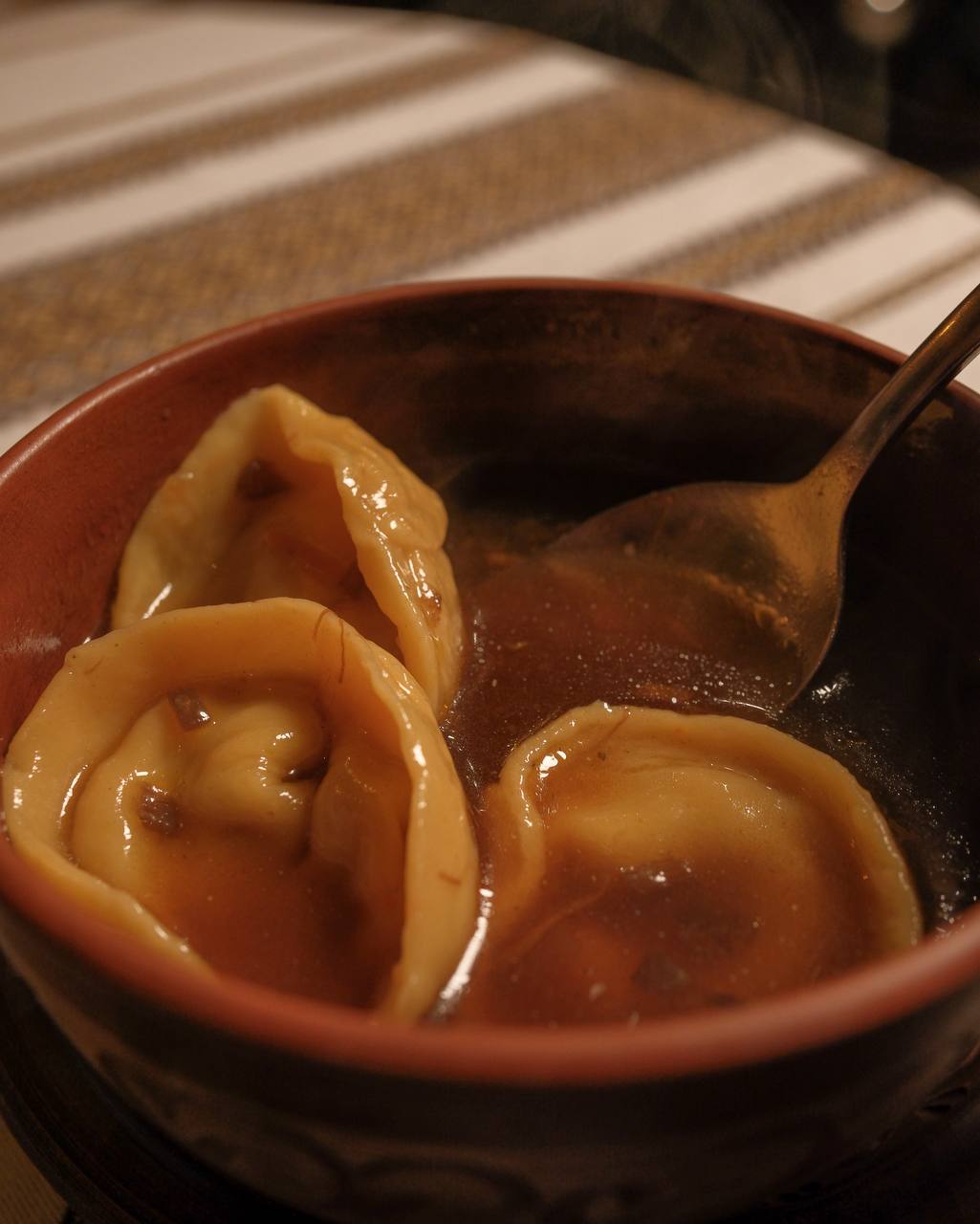 Юшка з білих грибів з тортеліні