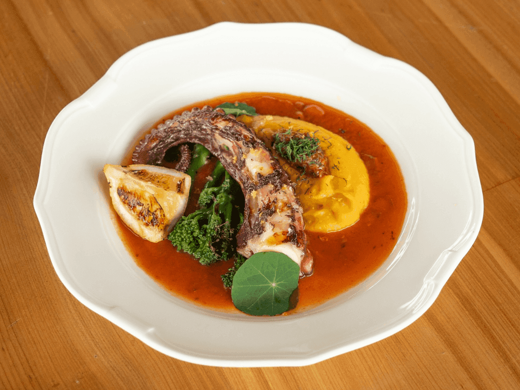 Восьминіг гриль з томатним соусом