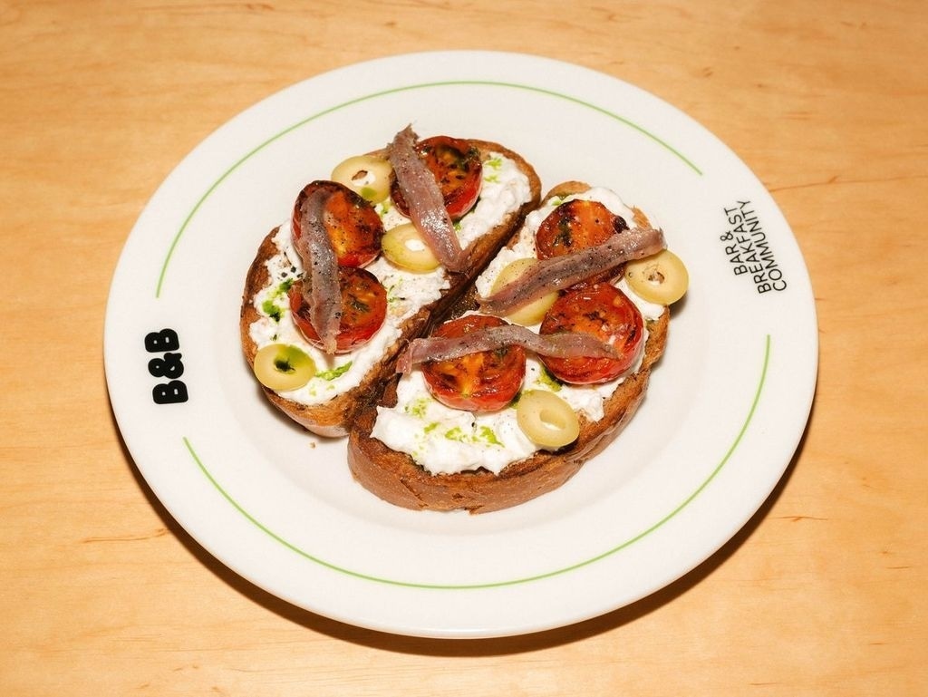 Брускети томати страчателла