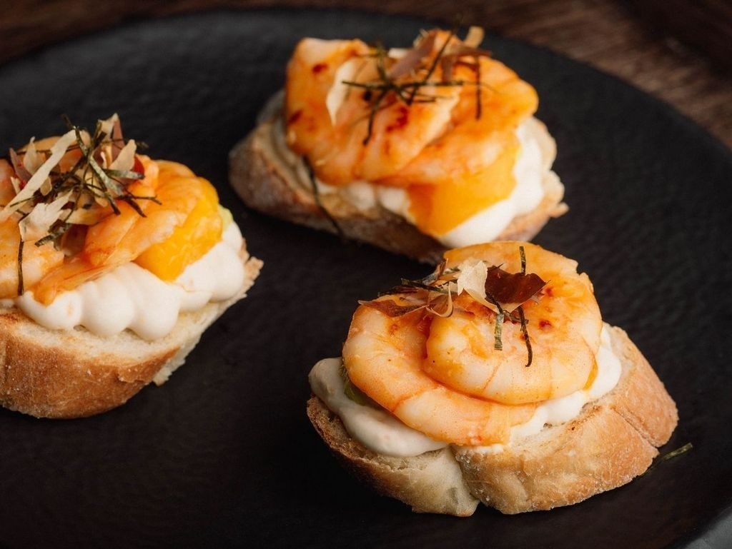 Брускети з креветкою 