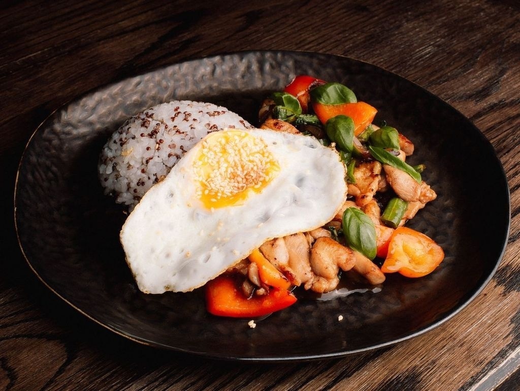 Тайська курка з базиліком