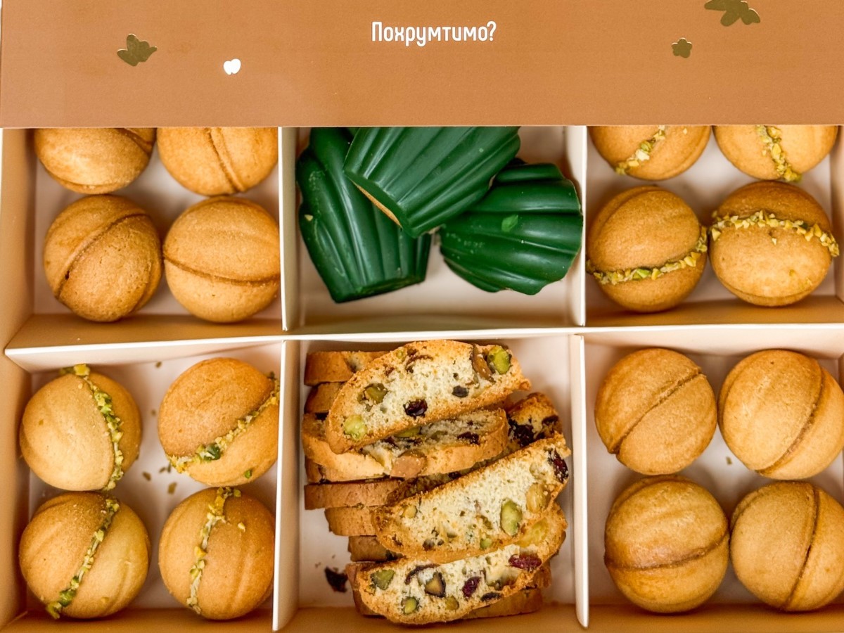 Коробочка MIX горішки/мадлен/печиво