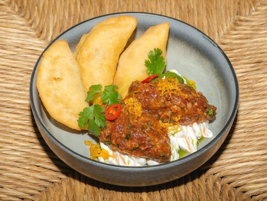 Тартар з телятини з емпанадас