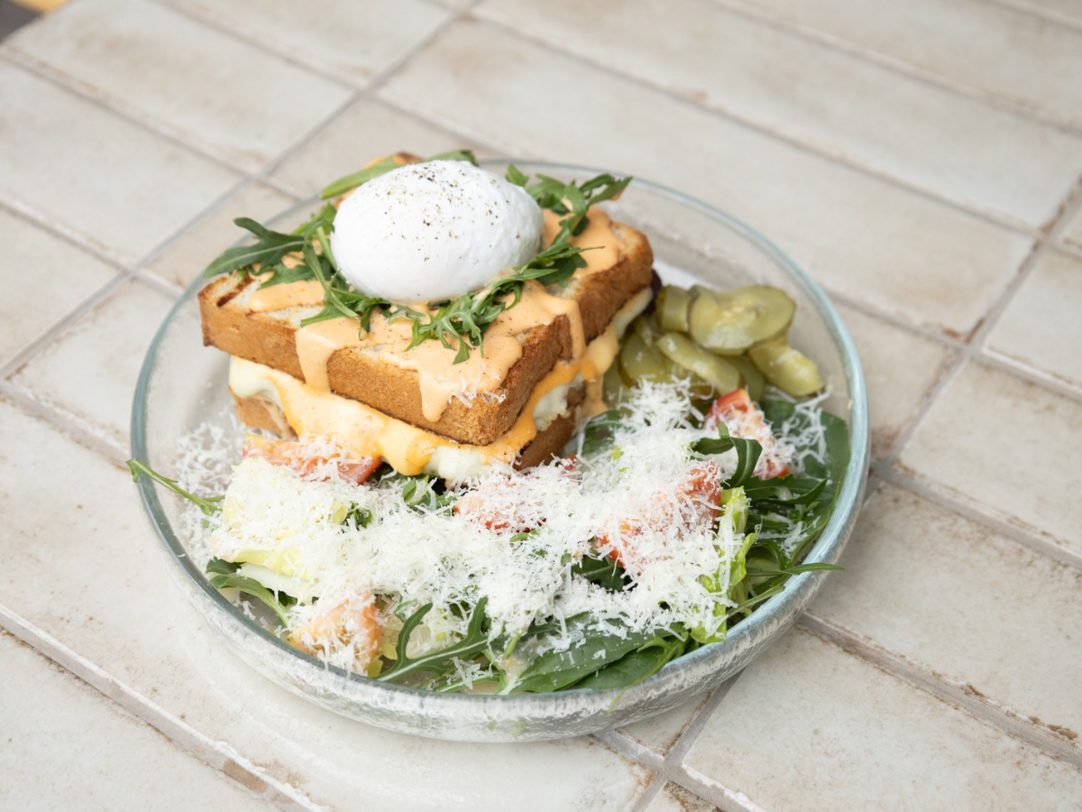 Французький тост з пастрамі