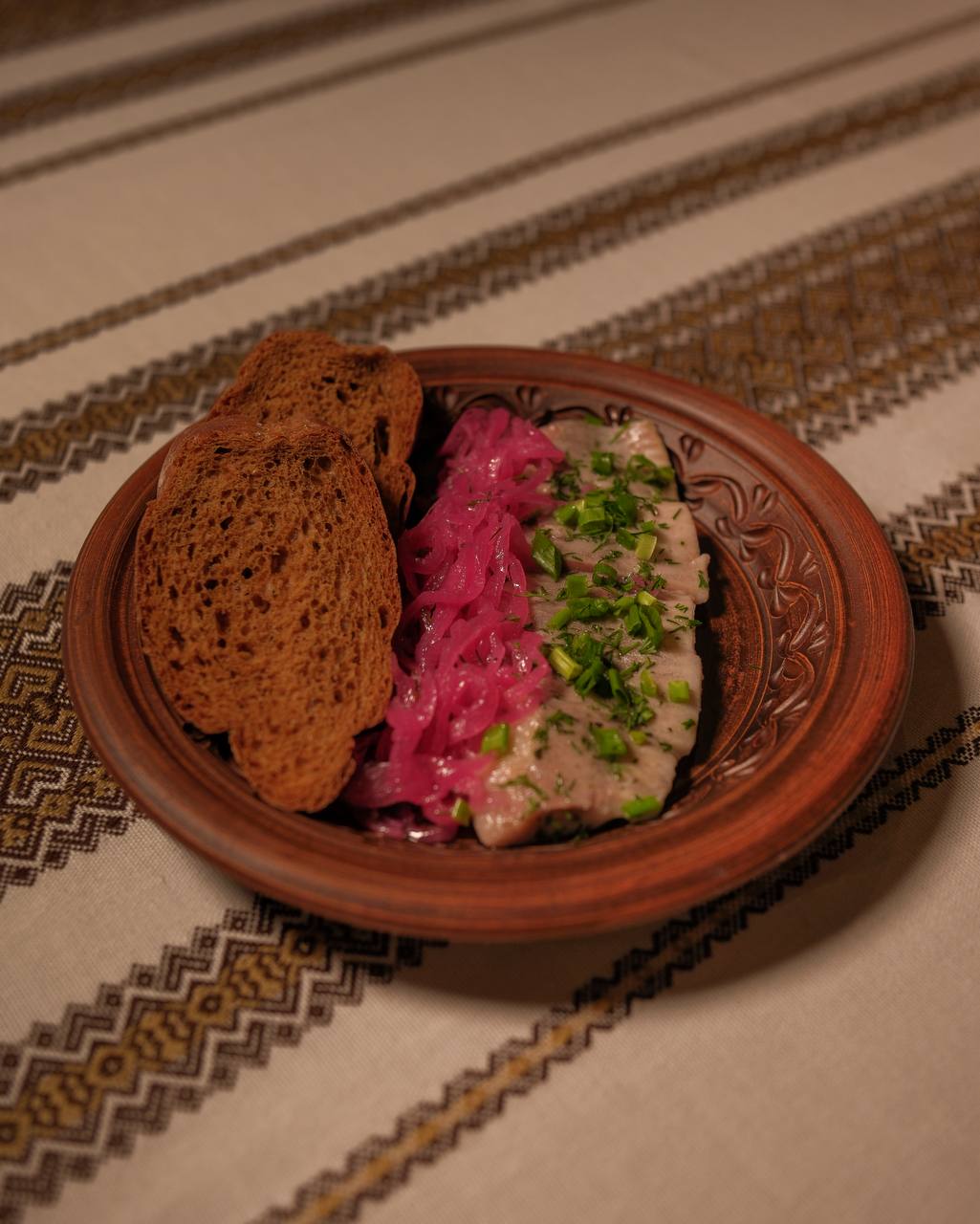 Оселедець з грінками