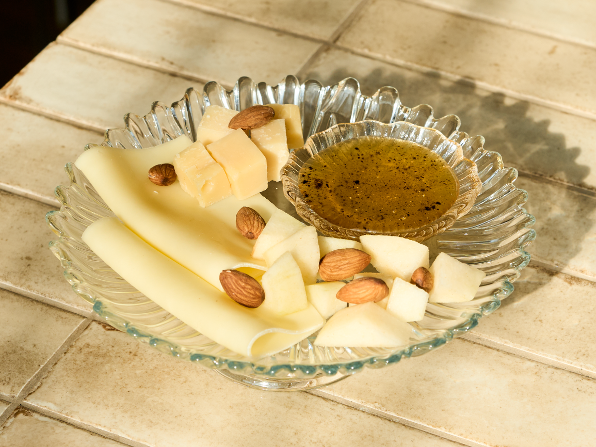 Плато сирів з трюфельним медом /Chees Mood