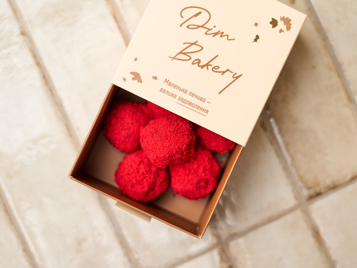 Коробочка цукерок червоний оксамит 6 шт.