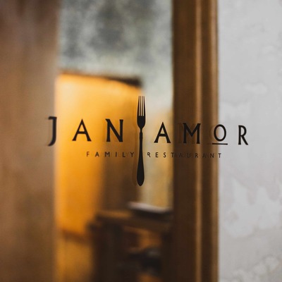 затишний сімейний ресторан Jan Amor