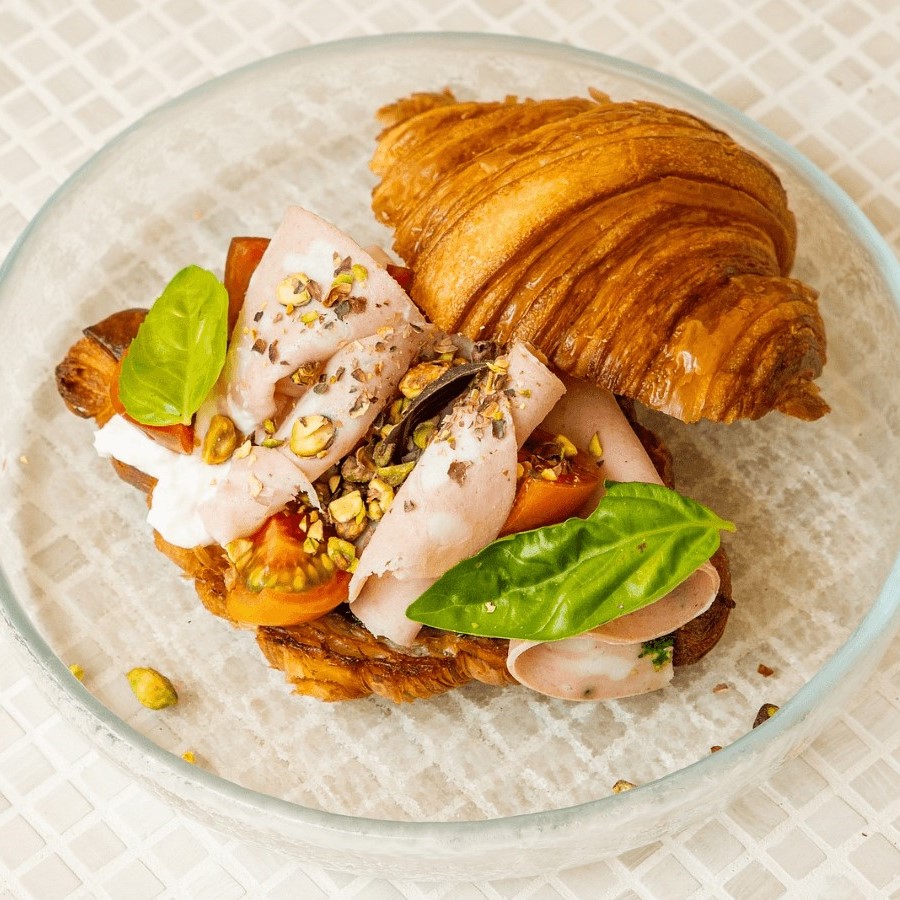 замовити круасан на сніданок