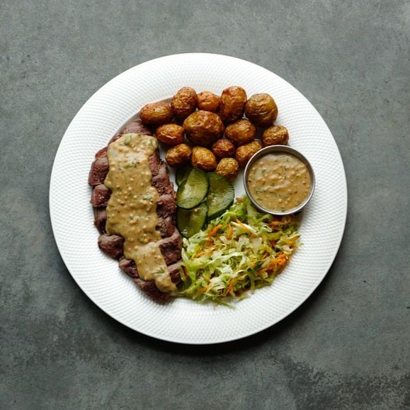 замовити стейк з картоплею