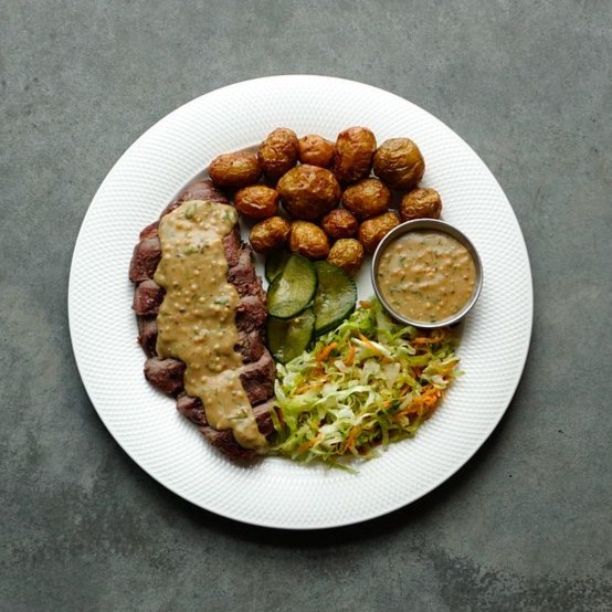 замовити стейк телячий з картоплею