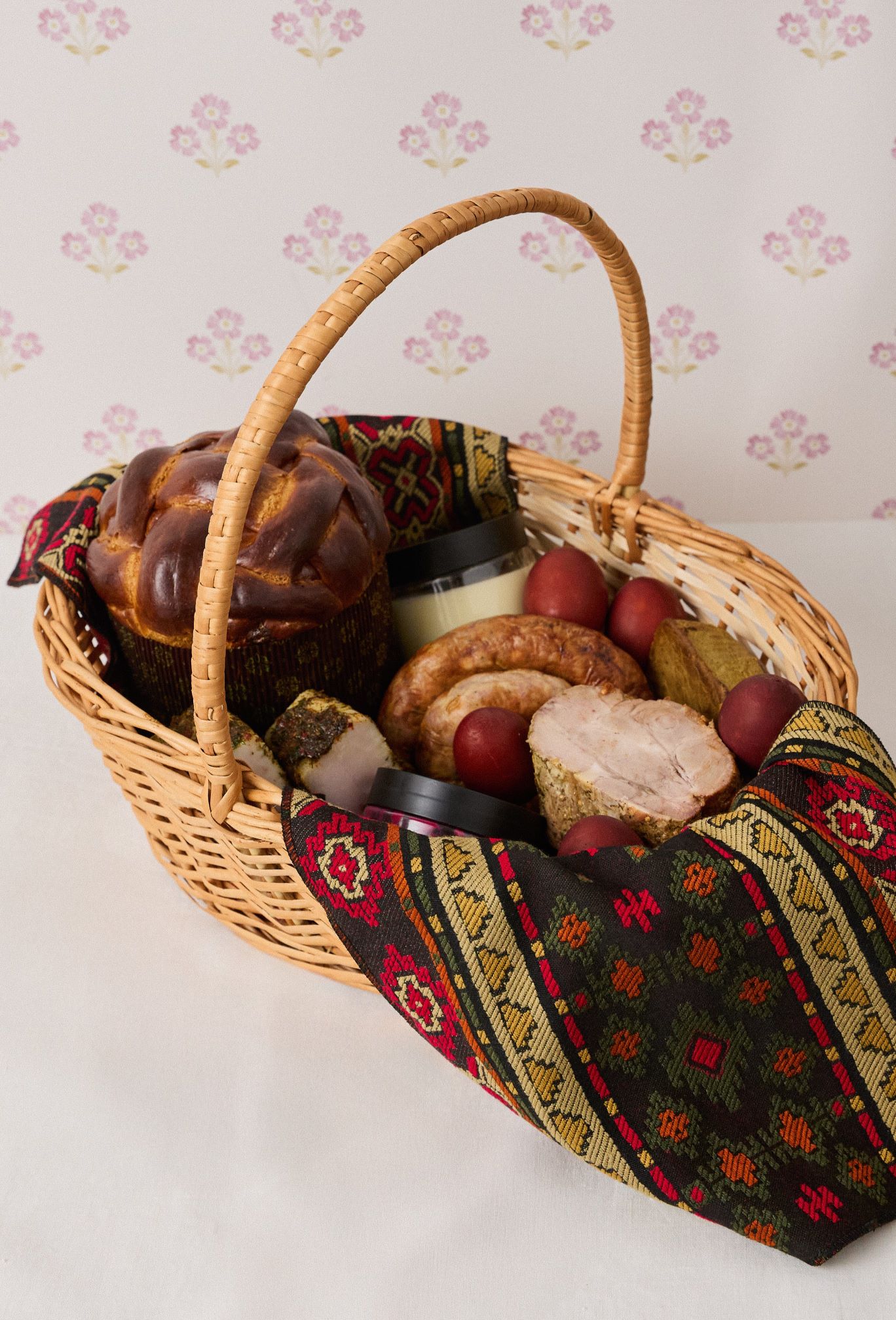 готовий великодній кошик
