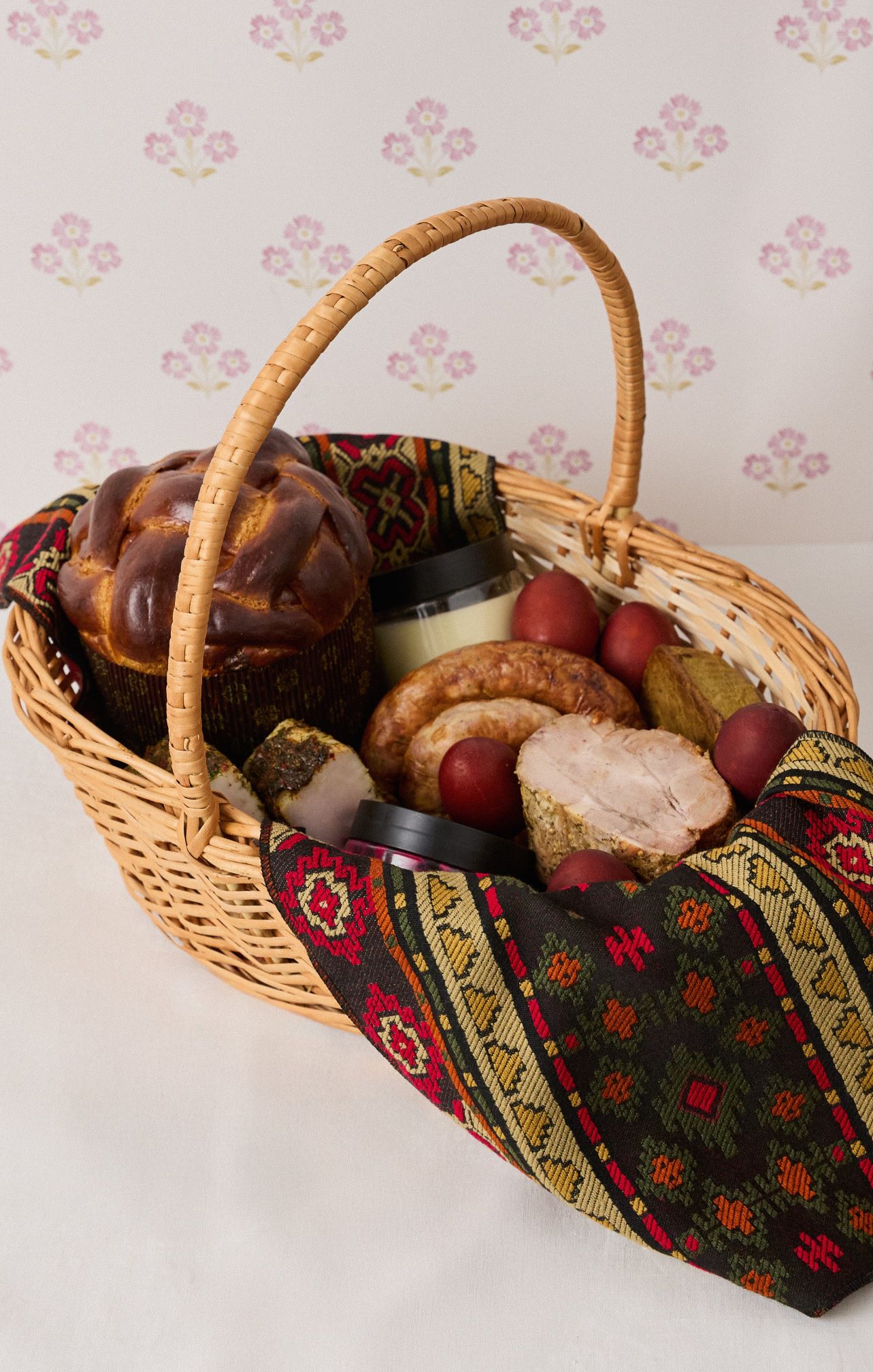 готовий кошик на пасху