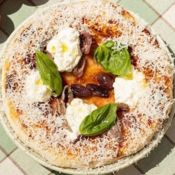 замовити піцу з анчоусами